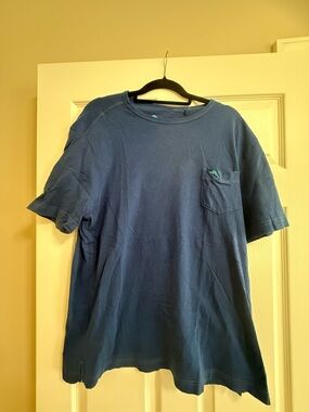 Tommy Bahama Short-Sleeve Pocket Tee in Navy